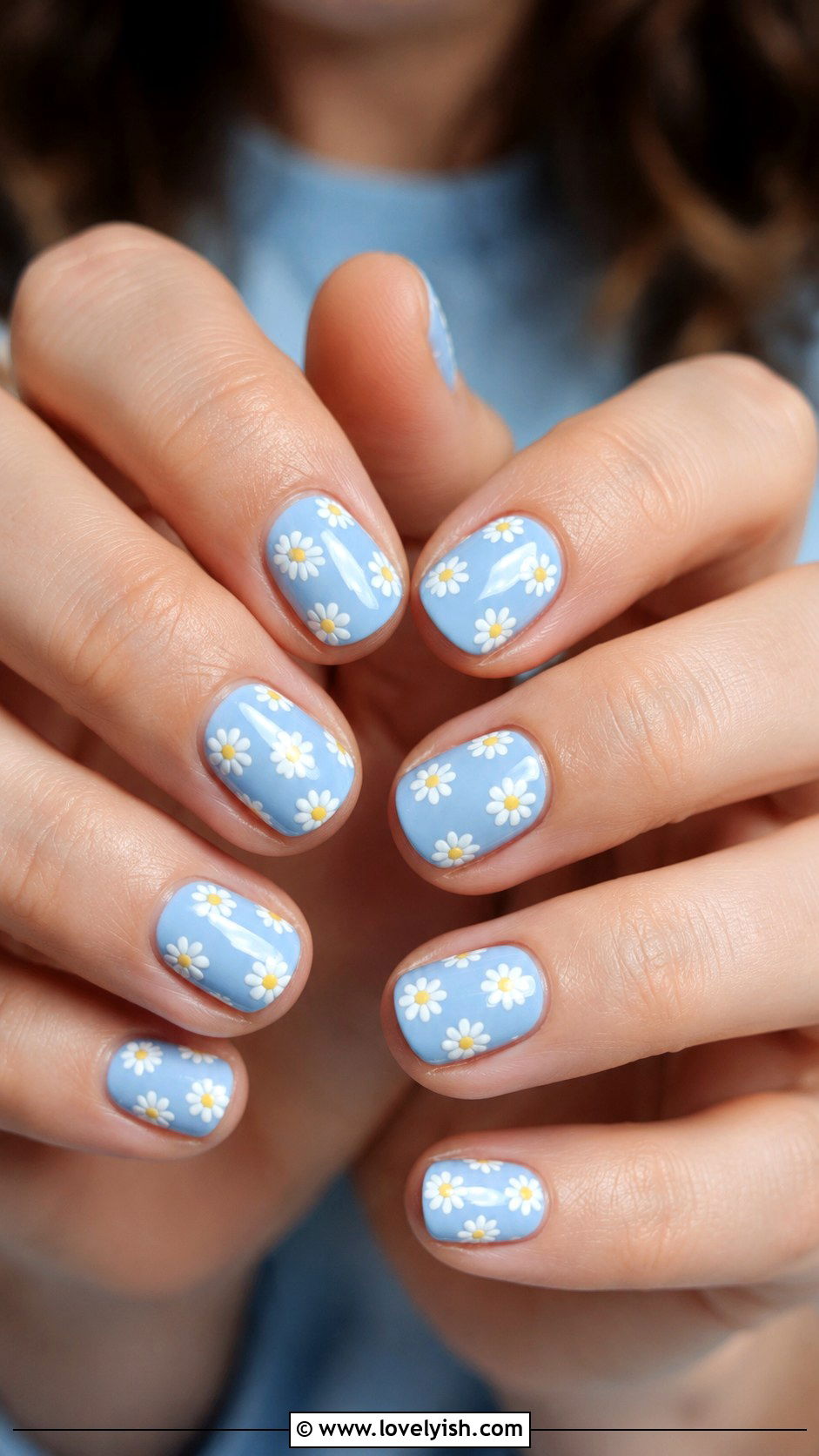 Daisy Flower Nail Art - 50 diy nail art - 50 diy nail art