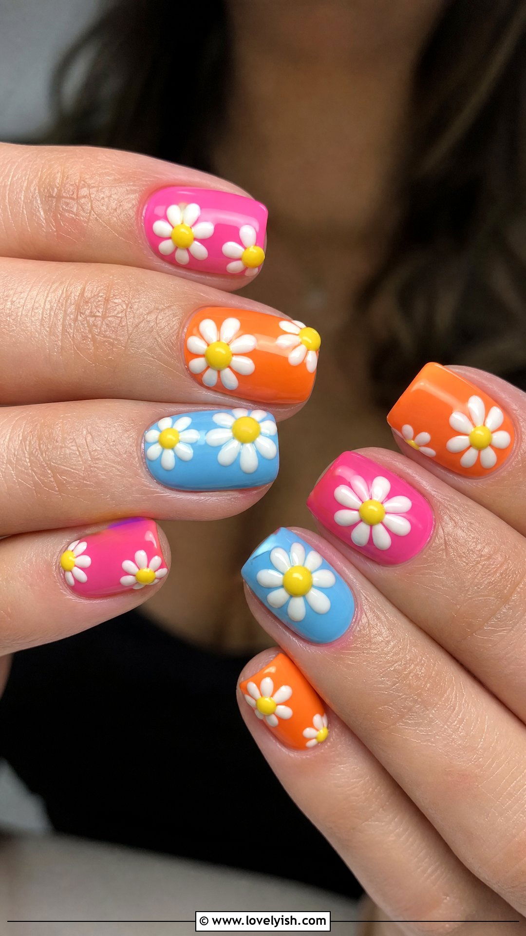 Daisy Flower Power Nails - 50 crazy nail designs - 50 crazy nail designs
