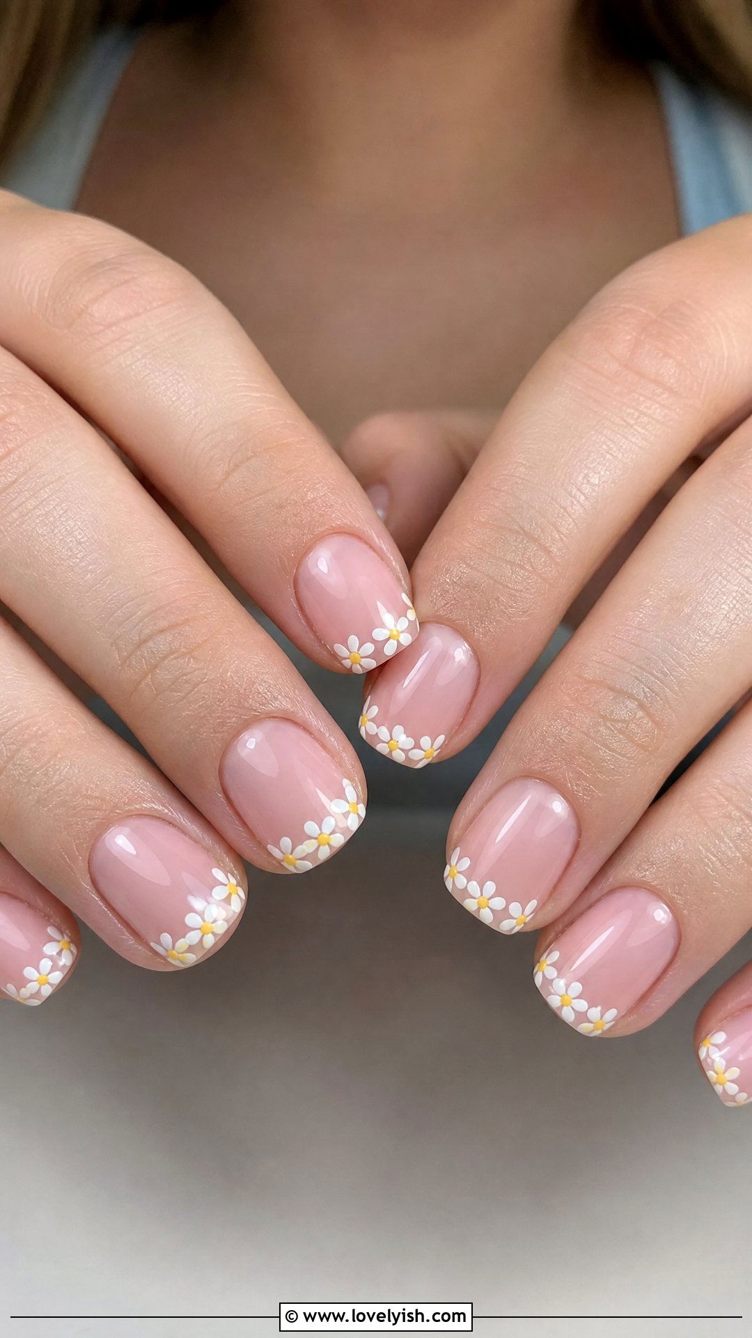 Daisy French Tip Short Nails - 50 short french tip nails - 50 short french tip nails