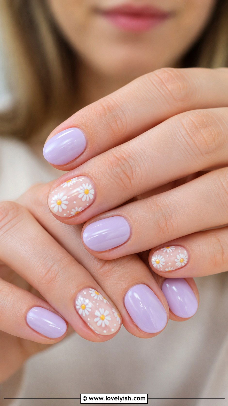Daisy Print Manicure - 50 manicure - 50 manicure
