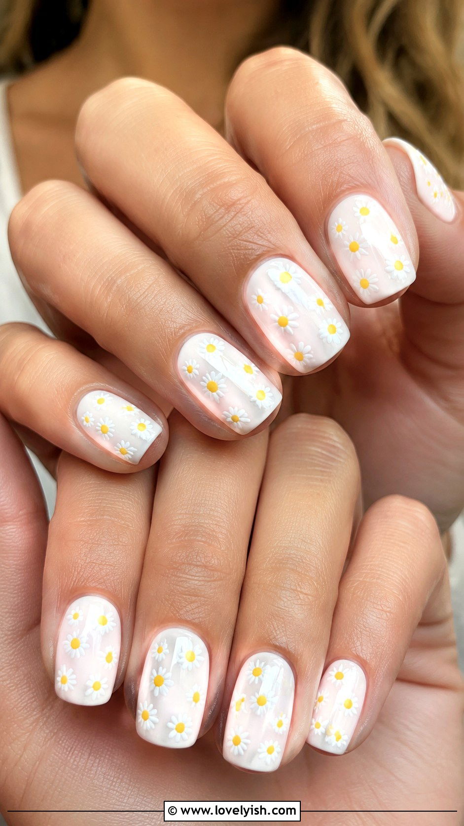 Daisy Print Nails - 25 mothers day nail designs - 25 mother's day nail designs