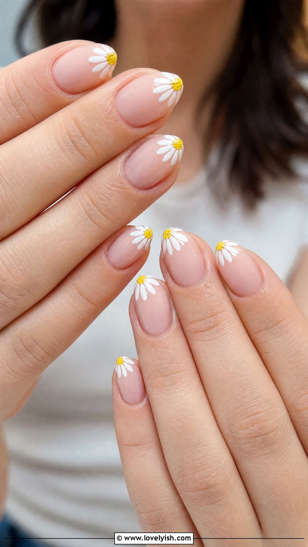 Daisy Tip Short Almond Nails - 50 short almond nails - 50 short almond nails