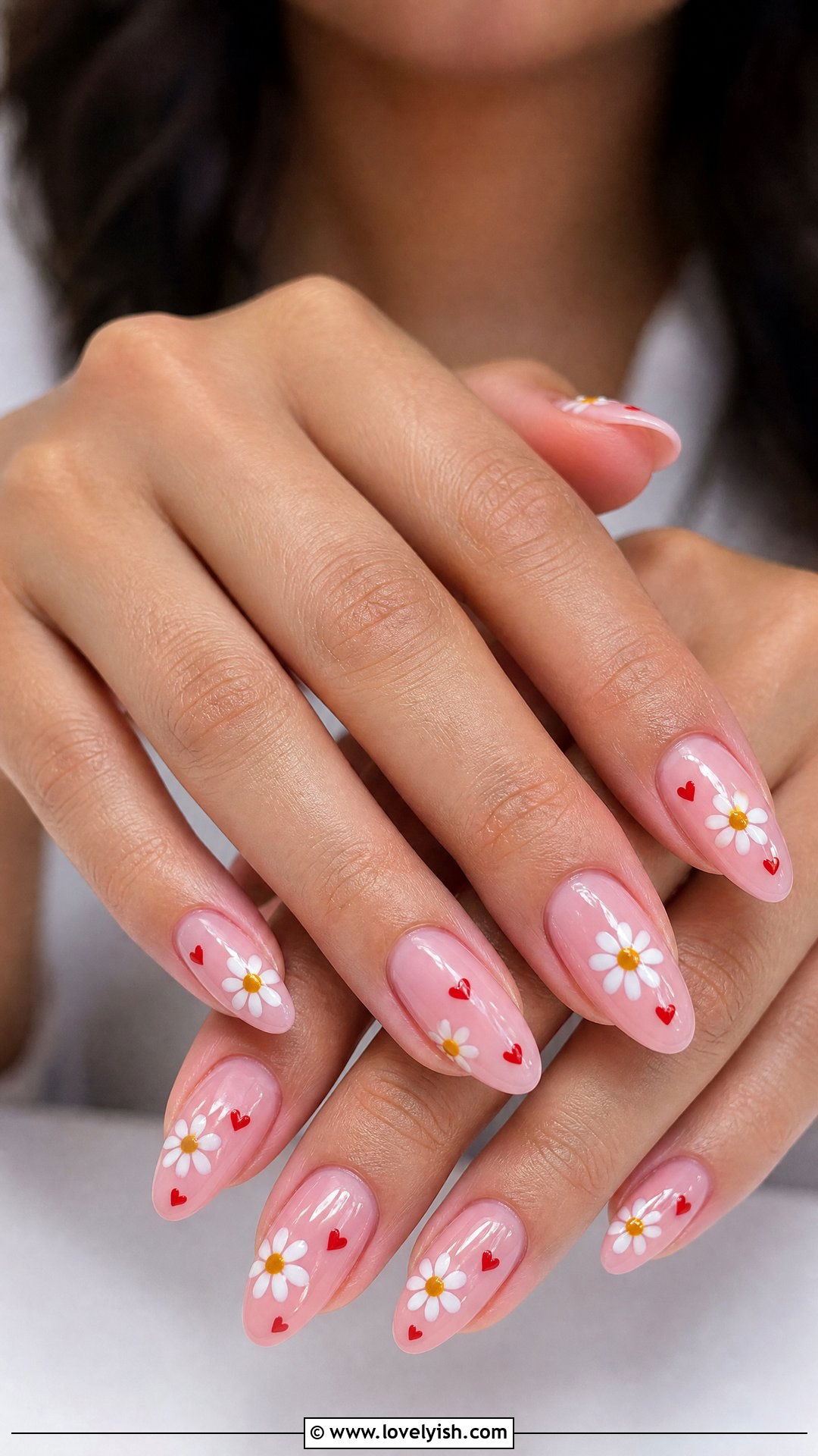 Daisy with Heart Nails - 50 daisy nails - 50 daisy nails