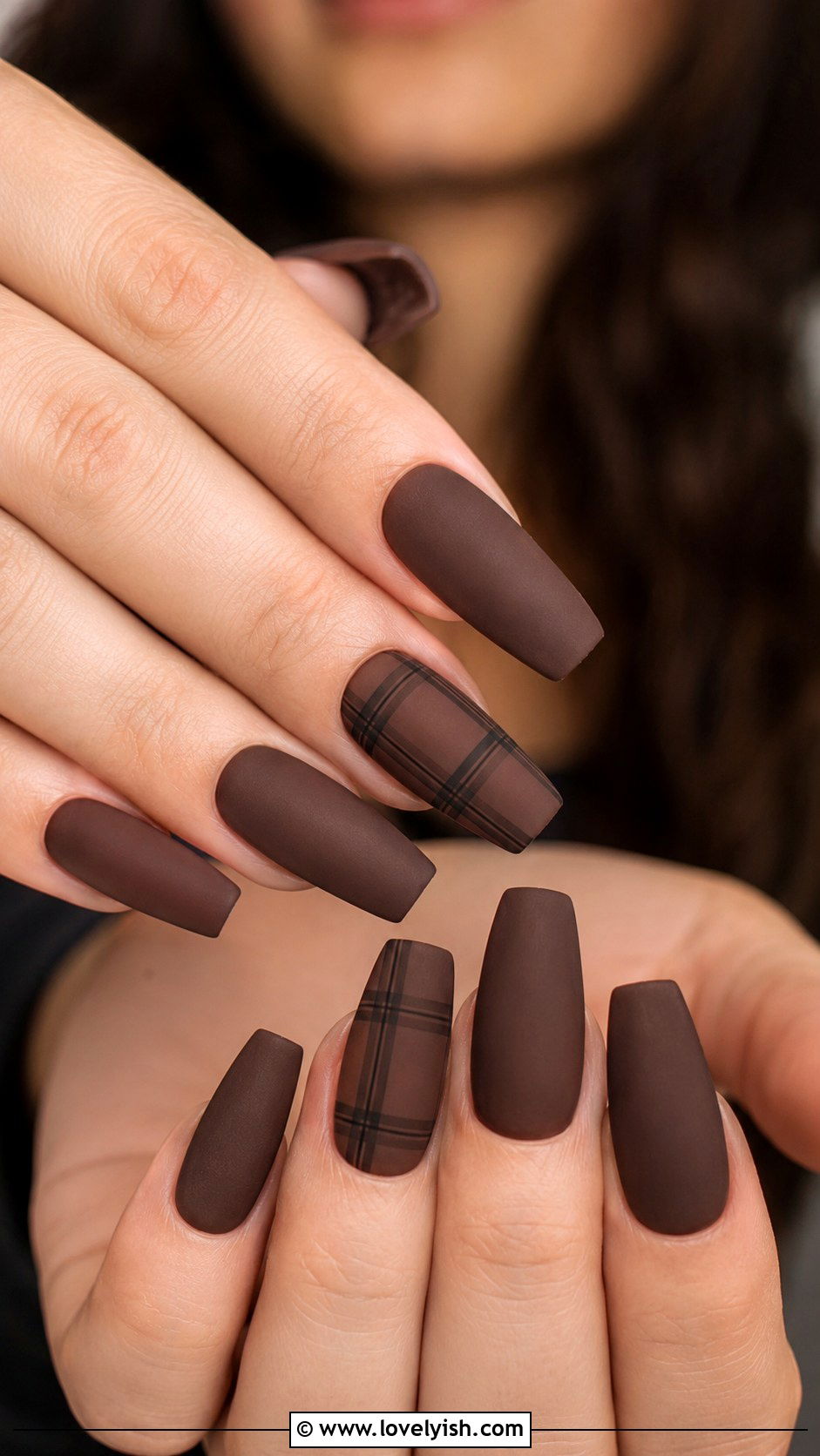 Dark Academia Brown and Black Plaid Nails - 50 tumblr nail designs - 50 tumblr nail designs