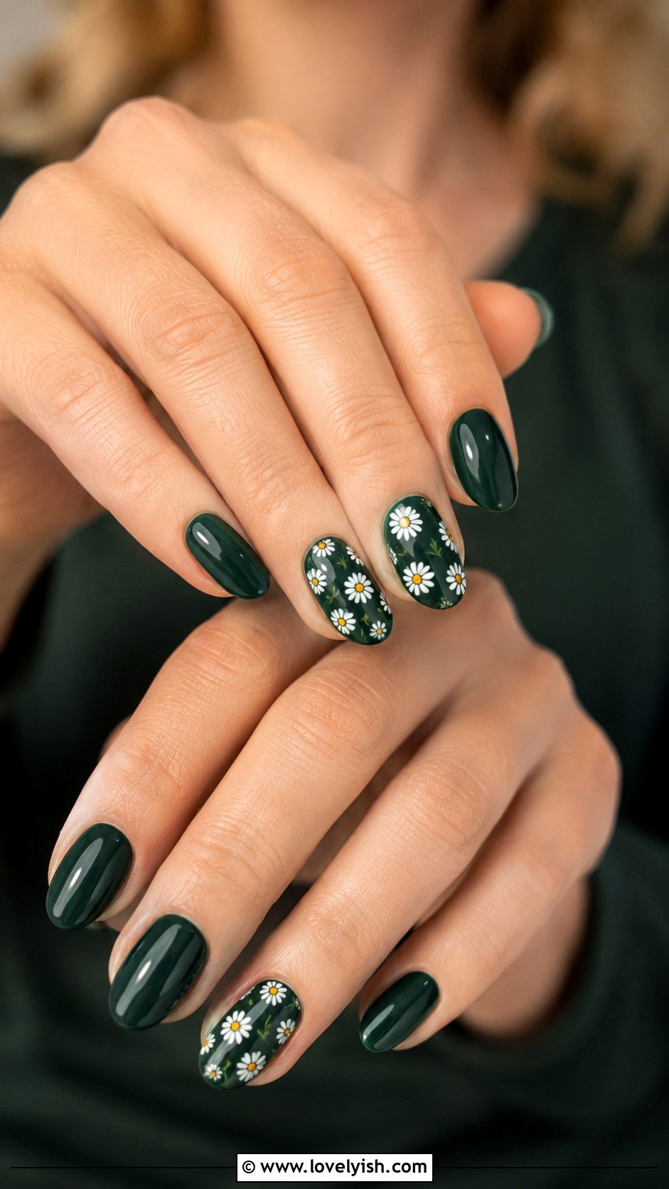 Dark Green Daisy Accent Nails - 50 green nails - 50 green nails