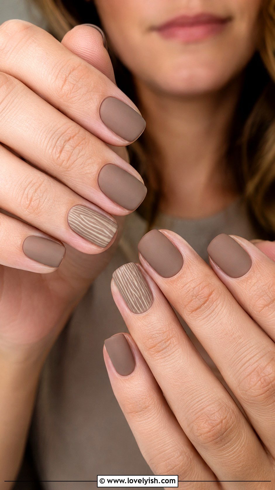 Driftwood Brown Minimalist Nails - 38 beach nail designs - 38 beach nail designs