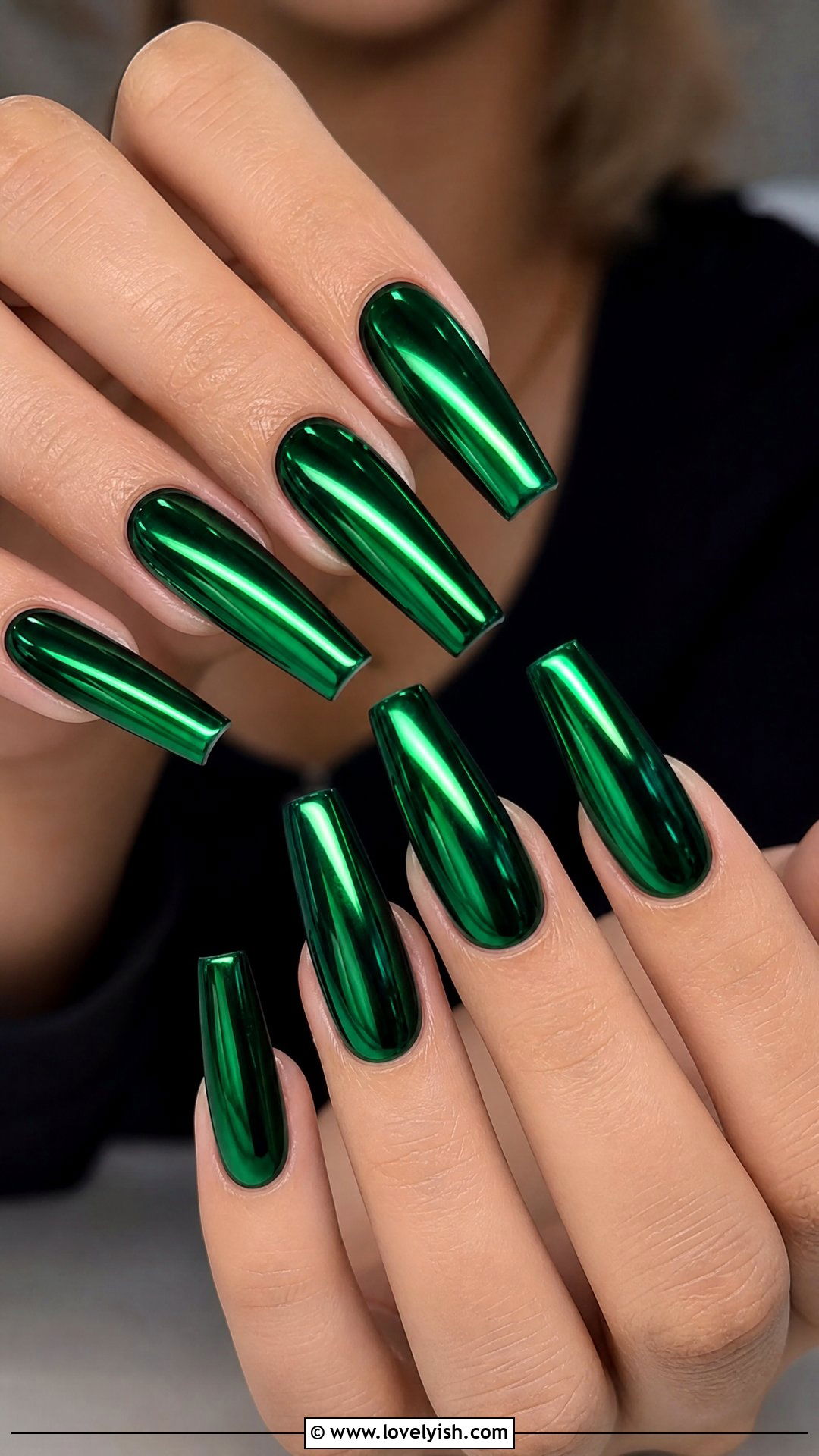 Emerald Green Chrome Christmas Nails - 25 christmas nail designs - 25 christmas nail designs