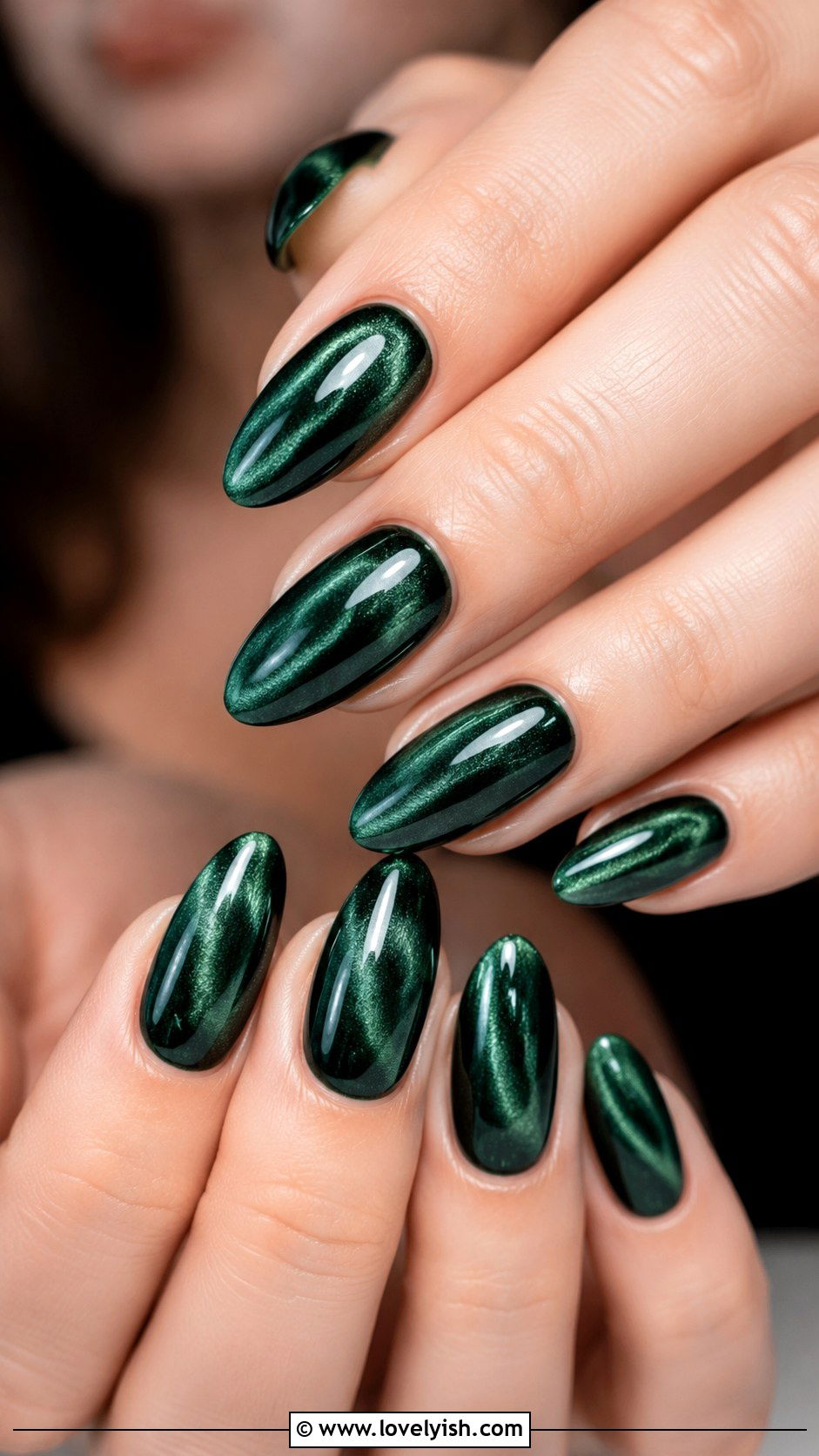 Forest Green Velvet Nails - 25 holiday nail designs - 25 holiday nail designs