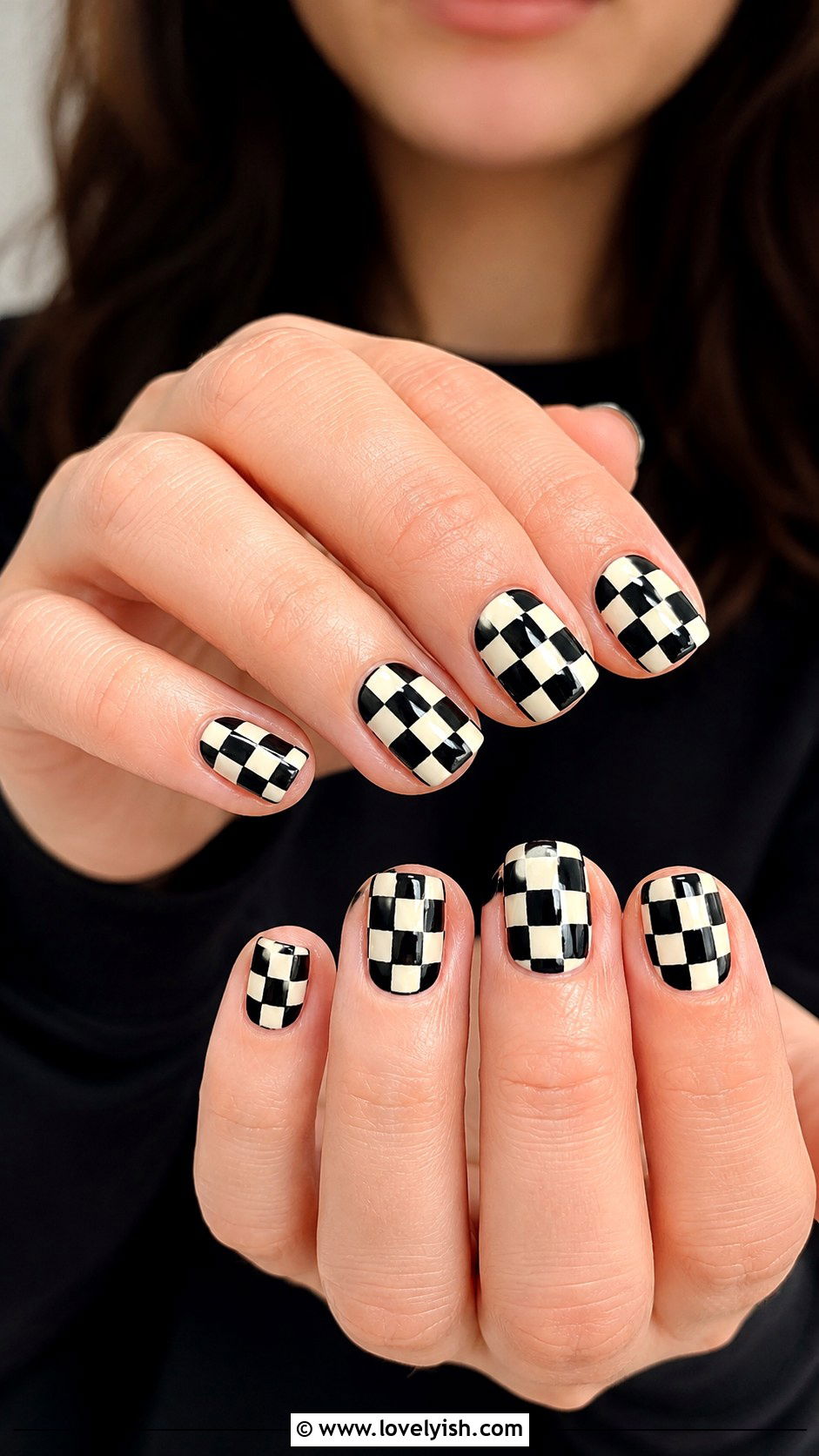 Freehand Checkerboard Nails - 25 easy nail art designs for beginners without tools - 25 easy nail art designs for beginners without tools