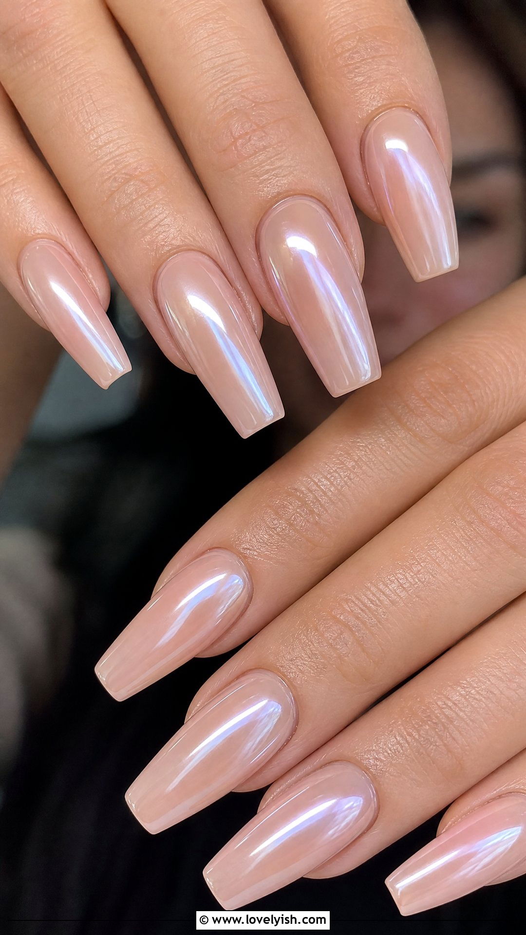 Glazed Donut Chrome Minimalist Nails - 42 minimalist nail art - 42 minimalist nail art
