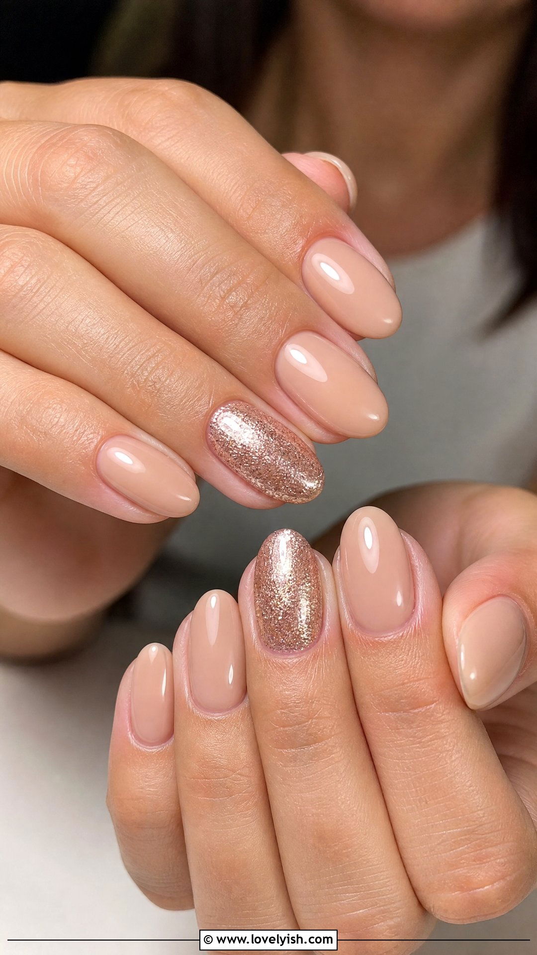 Glitter Accent Nude Nails - 35 nail art for beginners - 35 nail art for beginners
