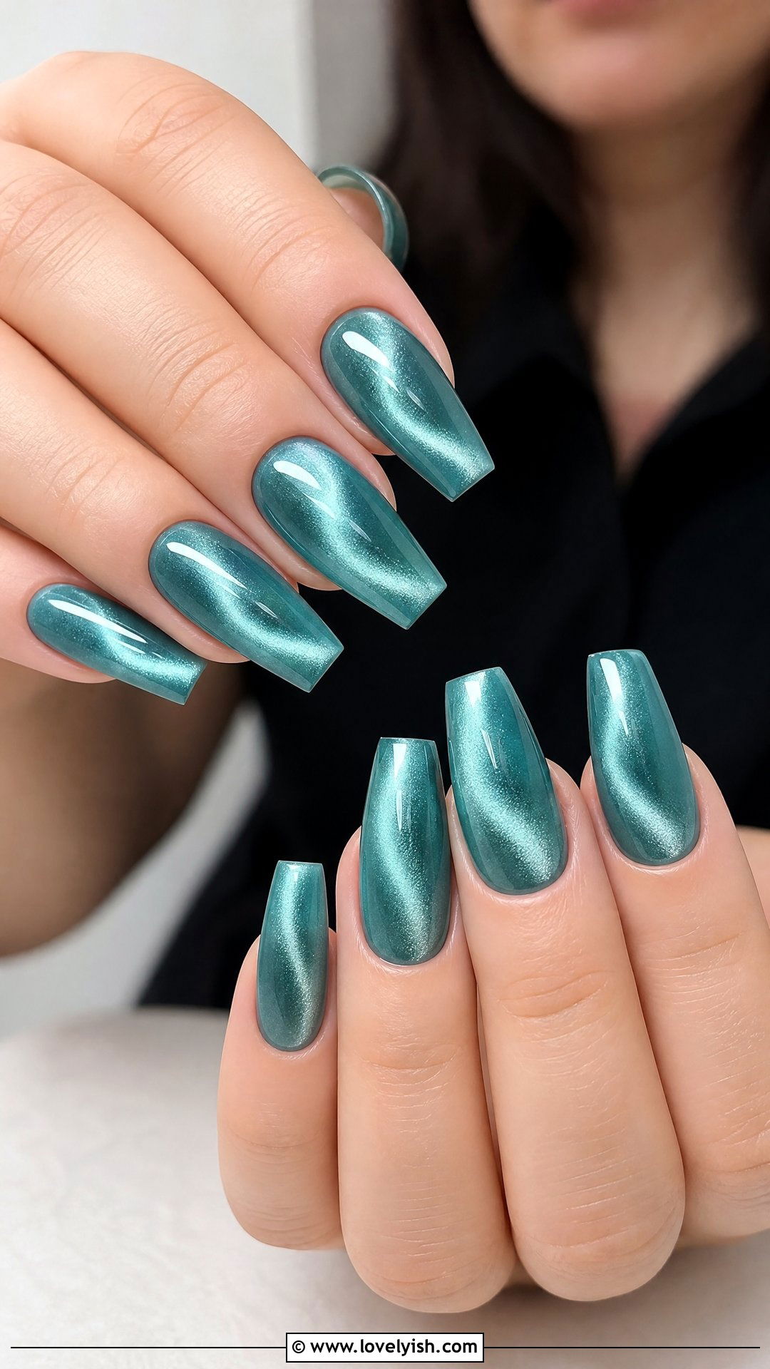 Glossy Aqua Cat Eye Nails - 25 beach nail ideas - 25 beach nail ideas