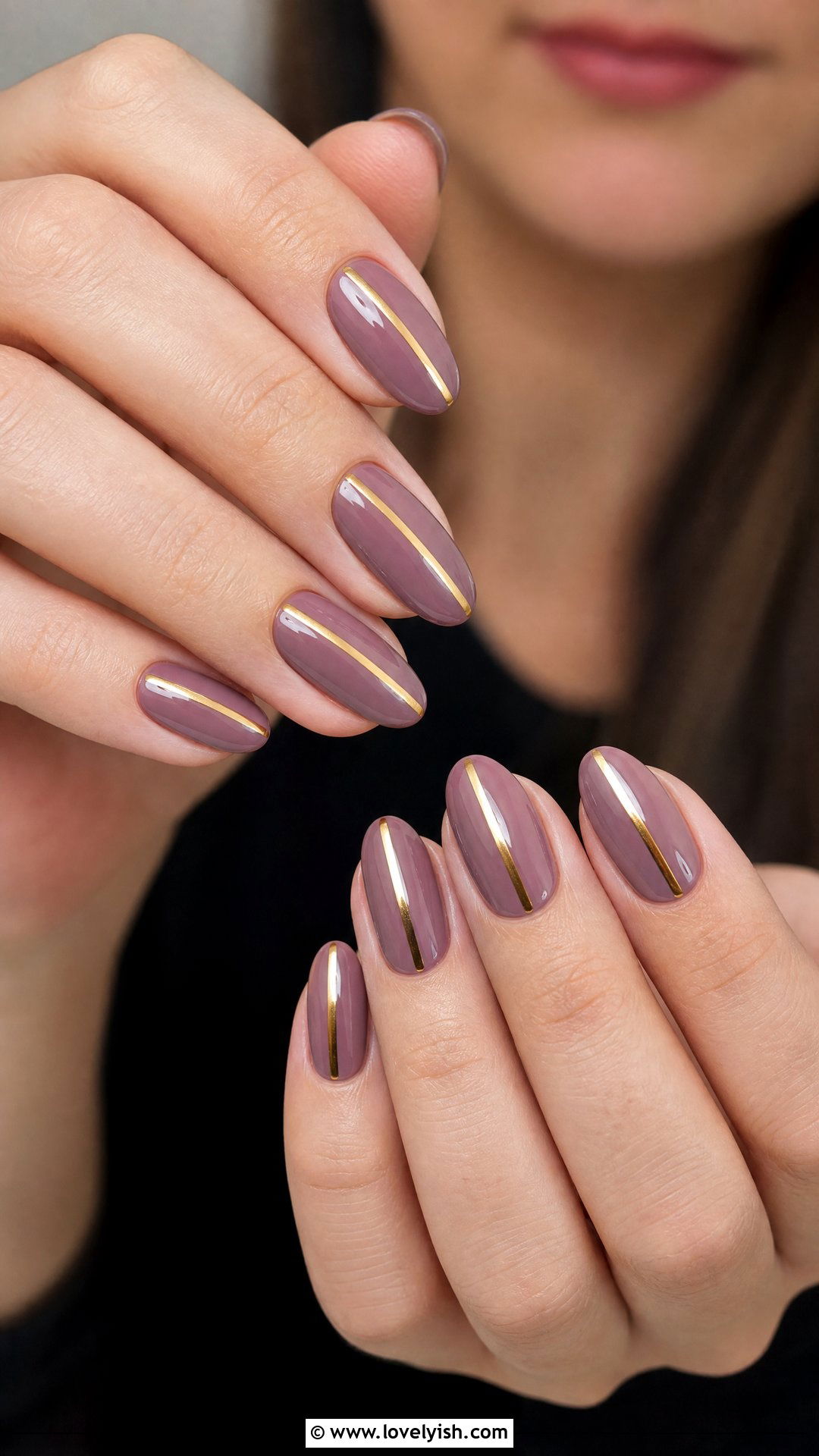Glossy Mauve Single Stripe Nails - 25 beginner nail designs - 25 beginner nail designs