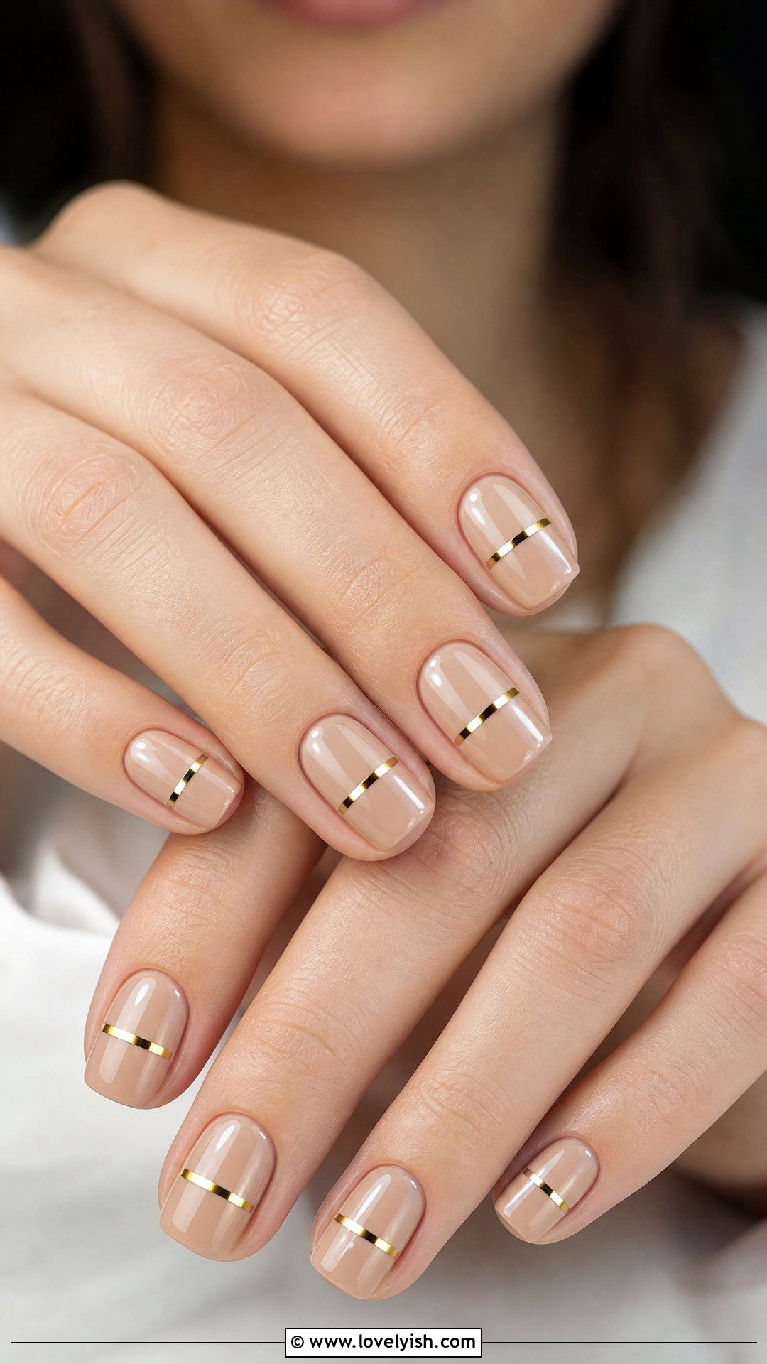 Glossy Nude Nails with Gold Stripe - 25 beginner nail designs - 25 beginner nail designs