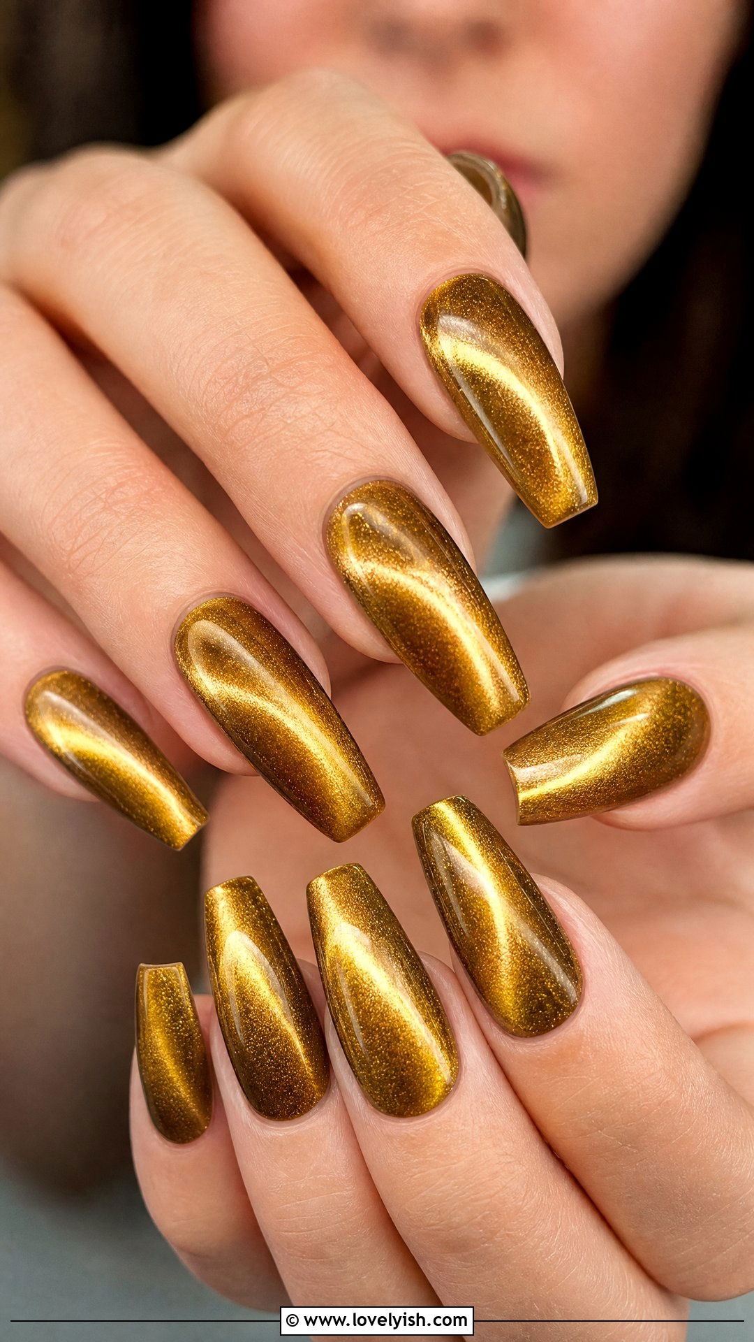 Gold Cat Eye Magnetic Nails - 25 gold nail designs - 25 gold nail designs