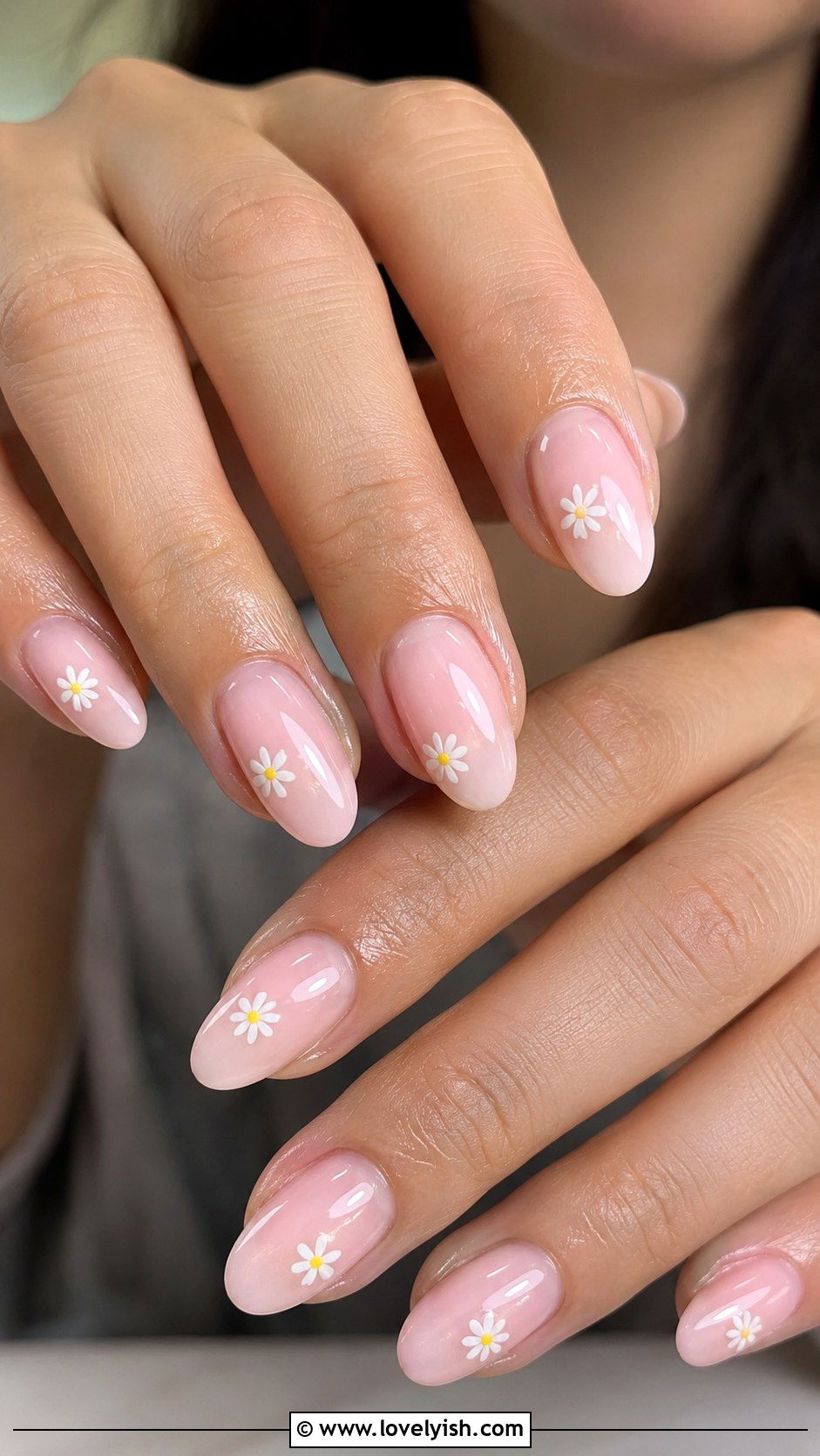 Gold Outline Floral Nails - 25 floral nail designs - 25 floral nail designs