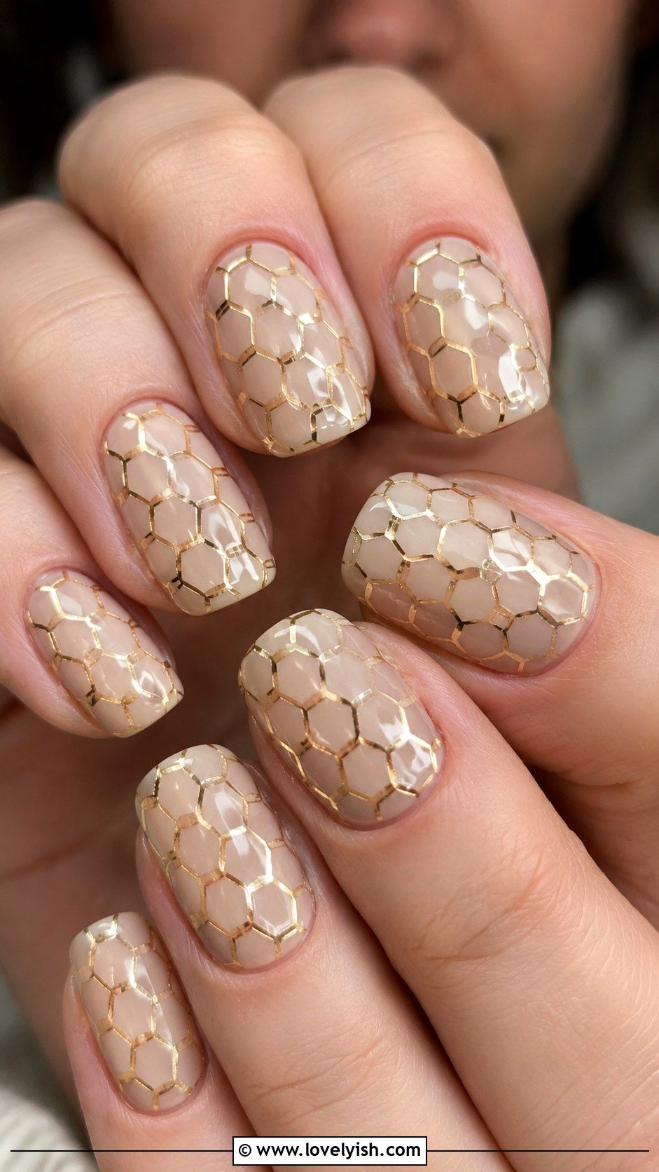 Hexagon Honeycomb Nails - 25 geometric nail designs - 25 geometric nail designs