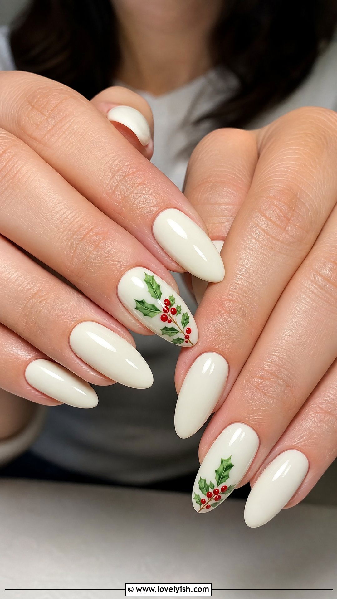 Holly Berry Nails - 25 christmas nail designs - 25 christmas nail designs