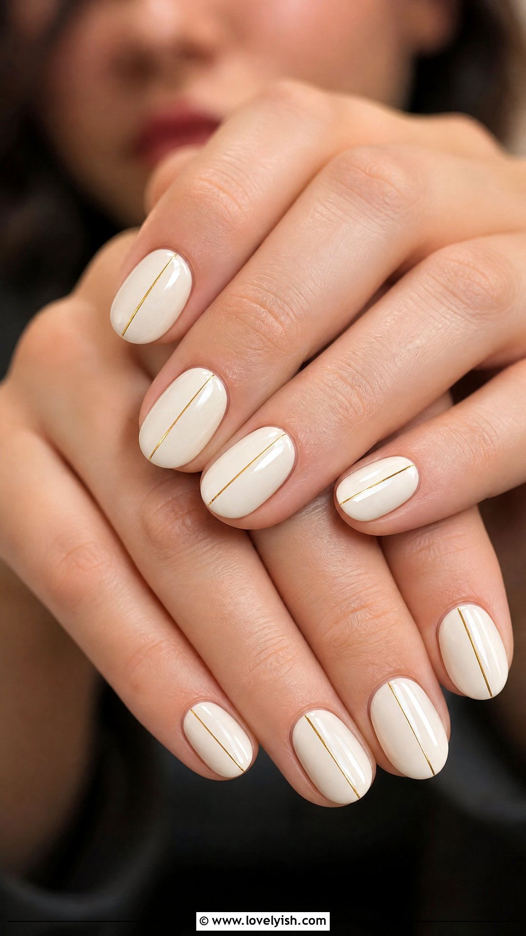 Ivory Short Nails With Thin Gold Stripe - 50 classy short nail designs - 50 classy short nail designs