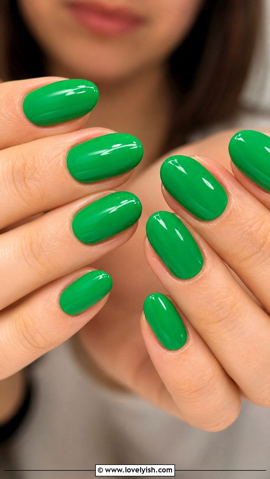 Kelly Green Glossy Nails - 38 green nail designs - 38 green nail designs