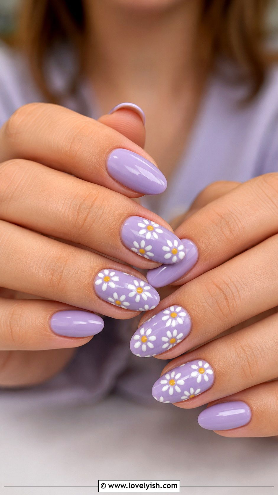 Lavender Daisy Flower Nails - 33 easy nail designs for beginners - 33 easy nail designs for beginners