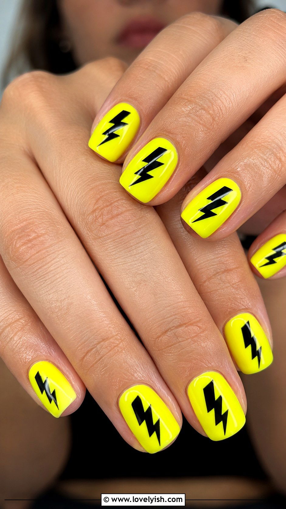 Lightning Bolt Nail Art - 50 diy nail art - 50 diy nail art
