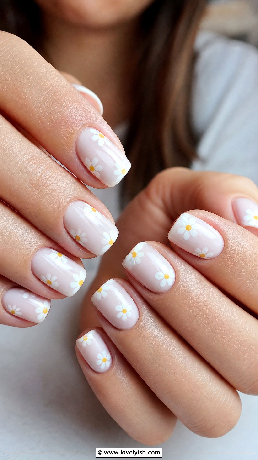 Milky White Daisy Nails - 50 classy spring nail designs - 50 classy spring nail designs