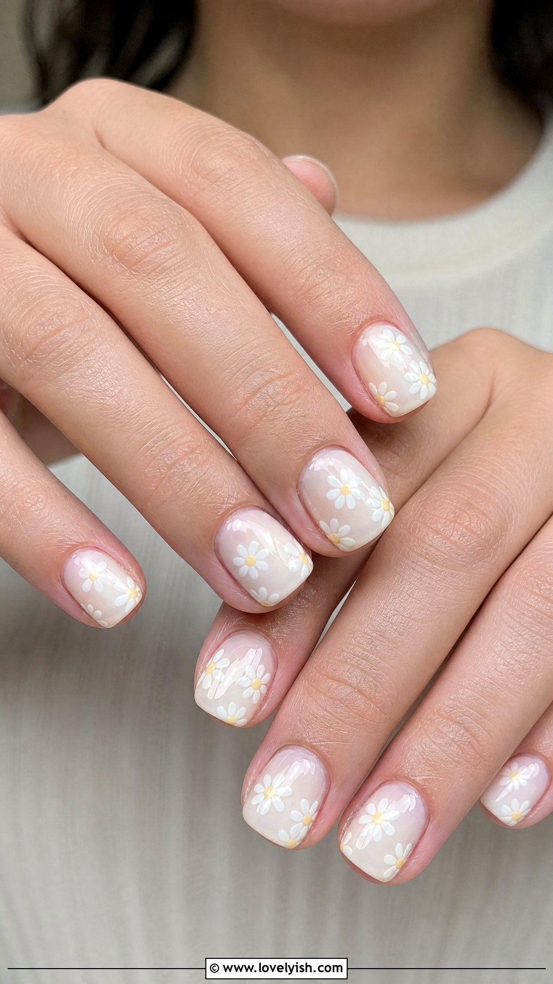 Milky White Daisy Nails - 50 daisy nails - 50 daisy nails