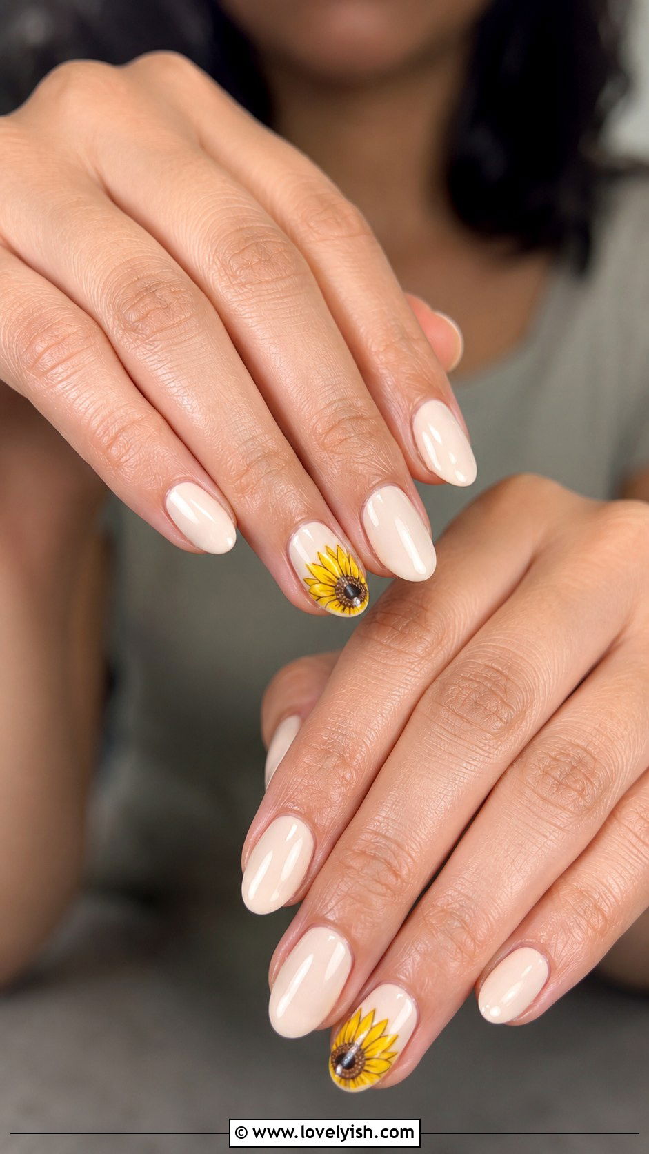 Mini Sunflower Yellow Accent Nails - 50 back to school nails - 50 back to school nails