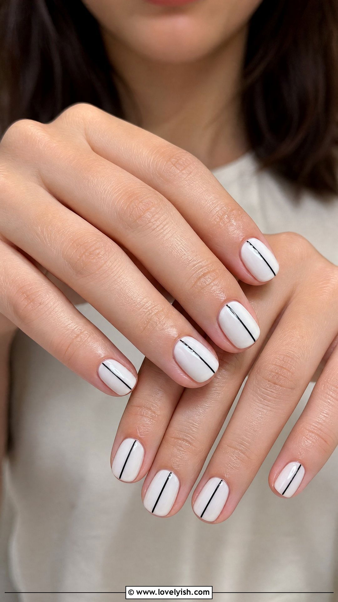 Minimalist Black Line Nails - 25 black and white nail art ideas - 25 black and white nail art ideas