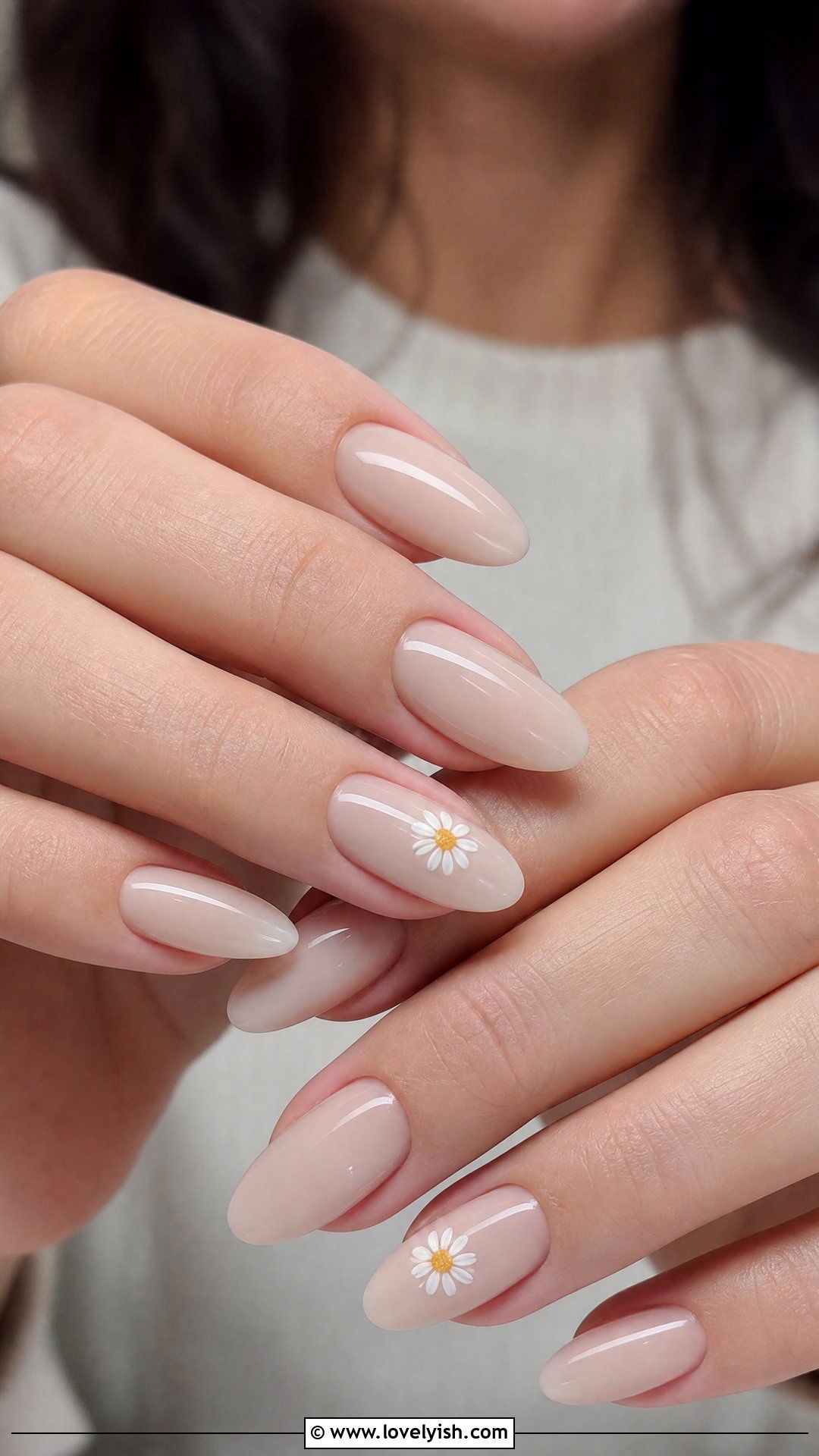 Minimalist Daisy Flower Nails - 41 nail design simple - 41 nail design simple