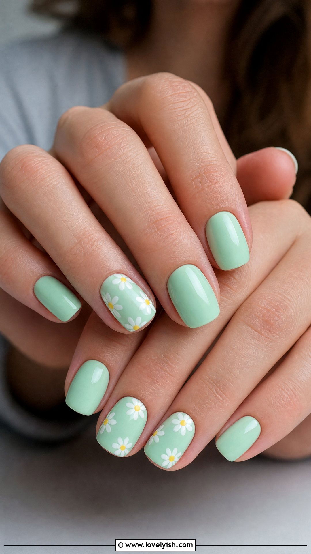 Mint Green Daisy Nails - 50 simple spring nail designs - 50 simple spring nail designs