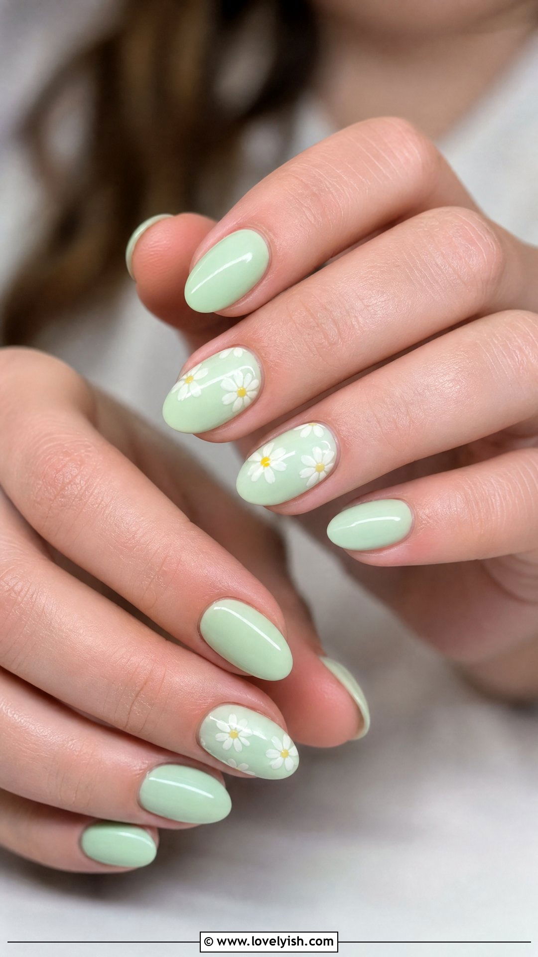Mint Green Daisy Nails - 25 preppy nail designs - 25 preppy nail designs