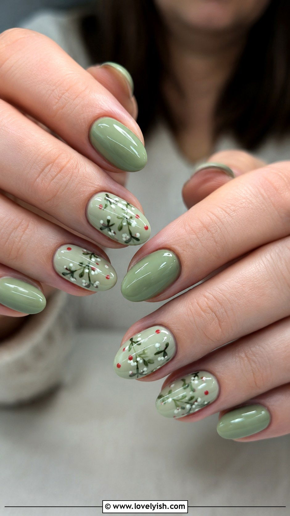 Mistletoe Green Floral Nails - 25 holiday nail designs - 25 holiday nail designs