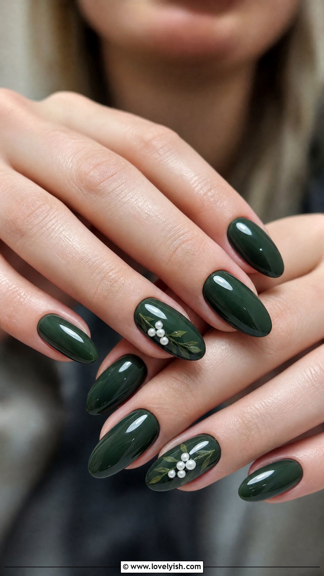 Mistletoe Green Holiday Nails - 50 holiday nails - 50 holiday nails