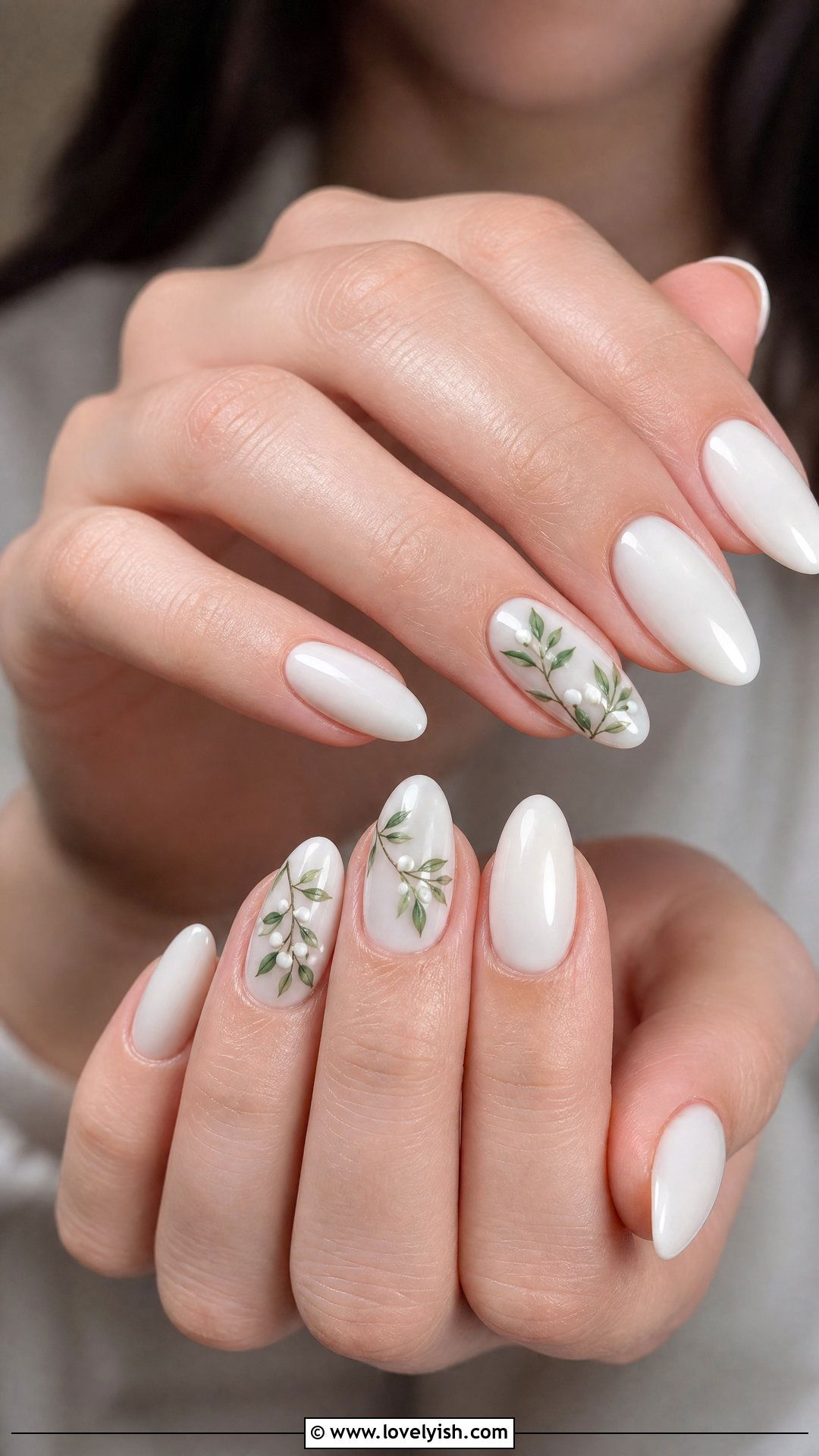 Mistletoe Green Nail Art - 25 christmas nail designs - 25 christmas nail designs