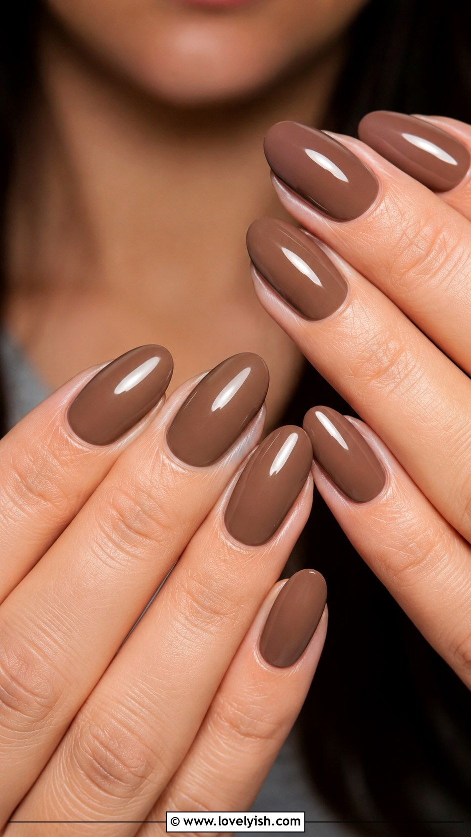 Mocha Brown Glossy Nails - 33 minimalist nail designs - 33 minimalist nail designs