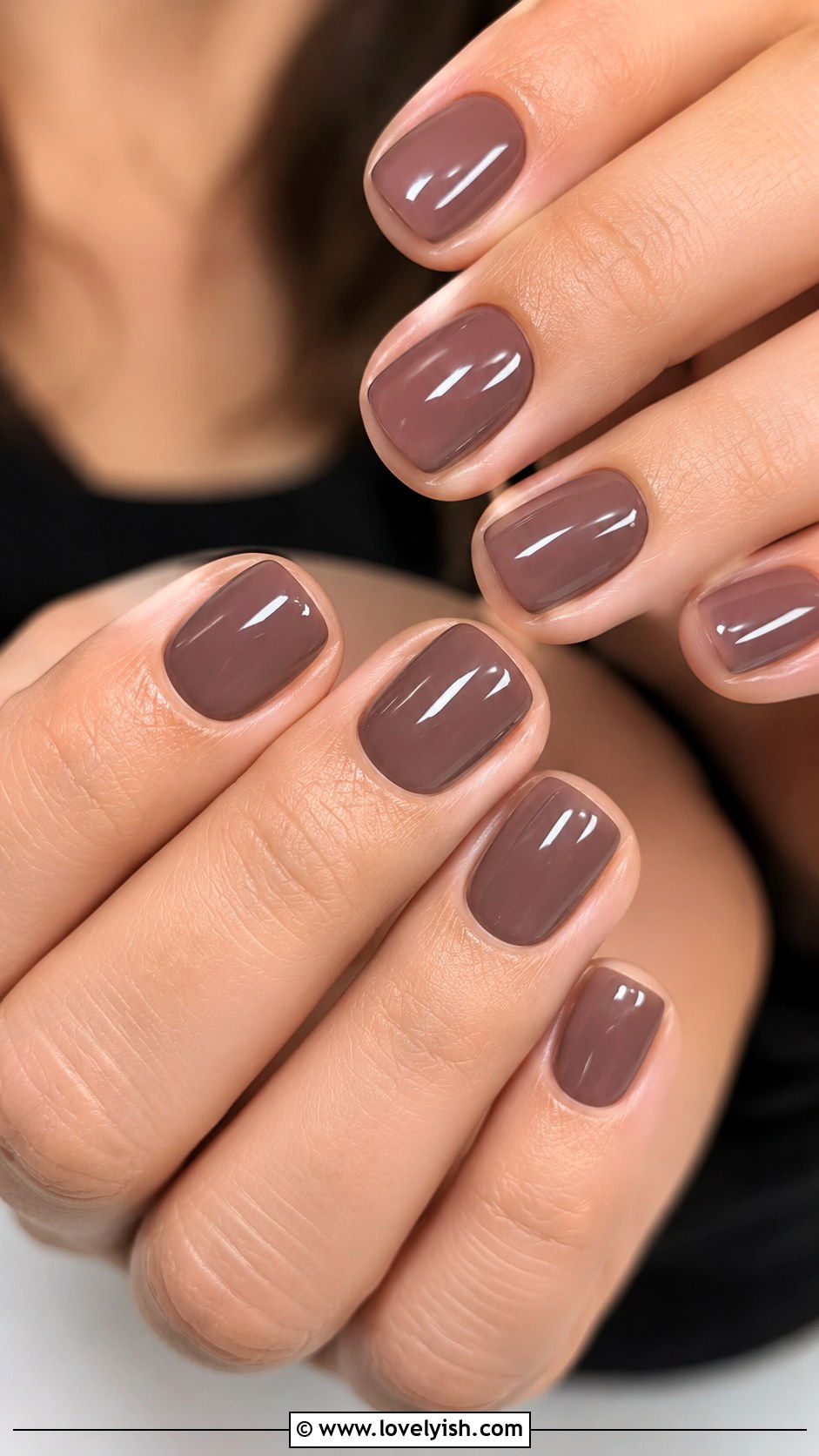 Mocha Brown Minimalist Nails - 25 minimalist nail ideas - 25 minimalist nail ideas