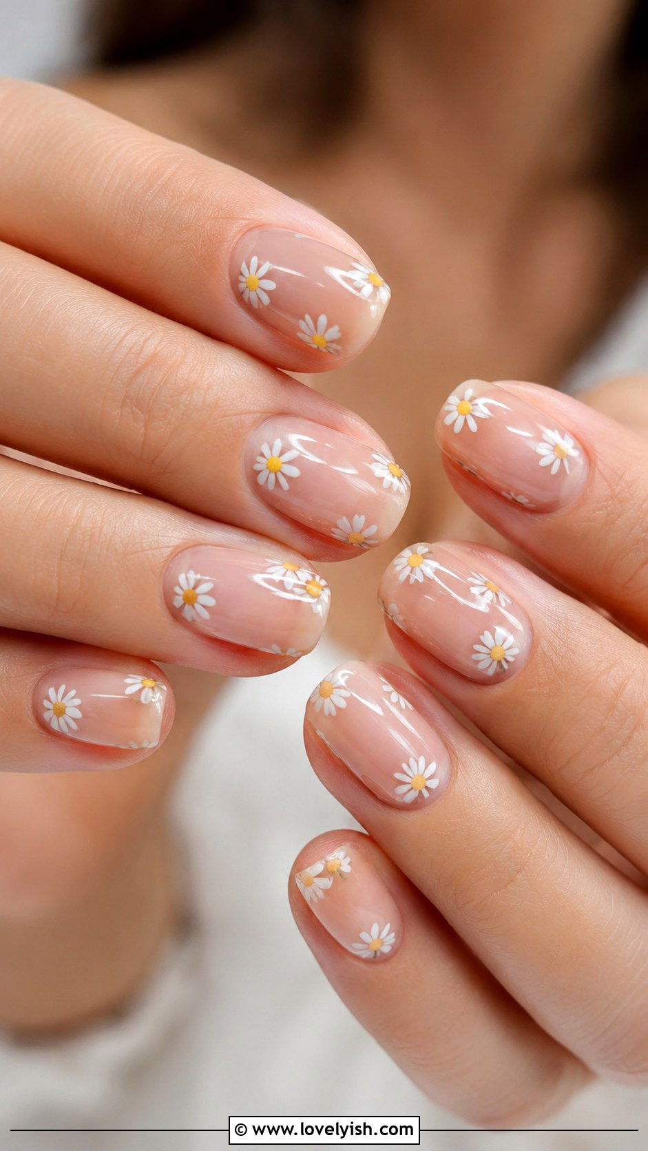 Negative Space Daisy Nails - 25 floral nail designs - 25 floral nail designs