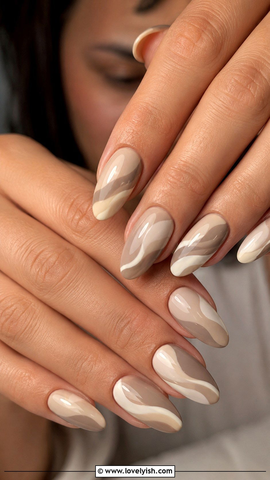 Neutral Abstract Wave Nails - 38 abstract nail art - 38 abstract nail art
