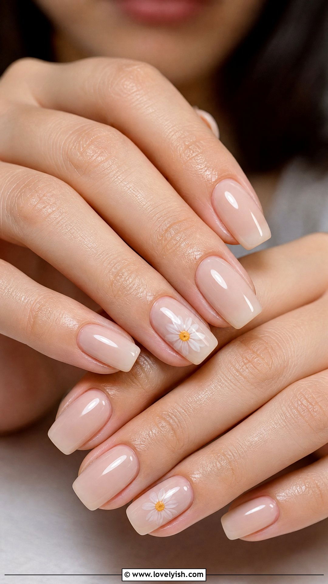 Nude Daisy Accent Nails - 50 daisy nails - 50 daisy nails