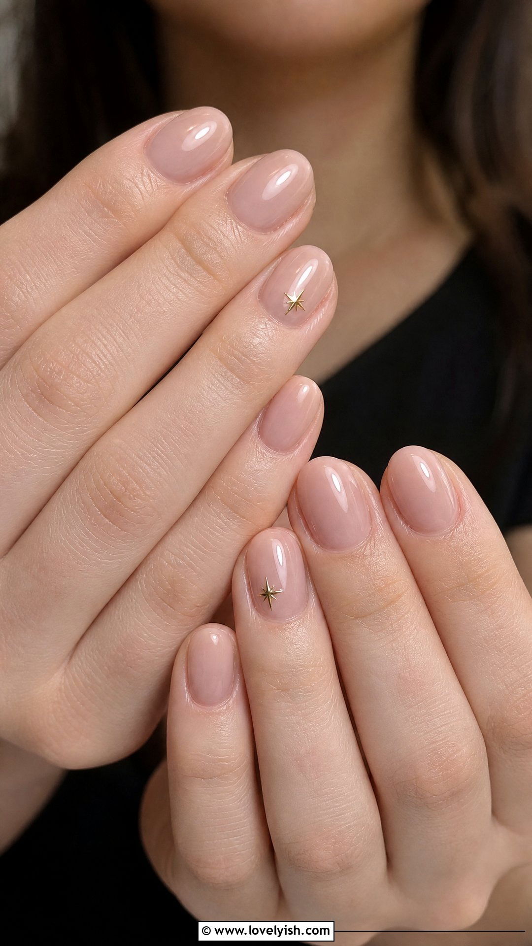Nude Short Nails With Tiny Star Accent - 50 classy short nail designs - 50 classy short nail designs