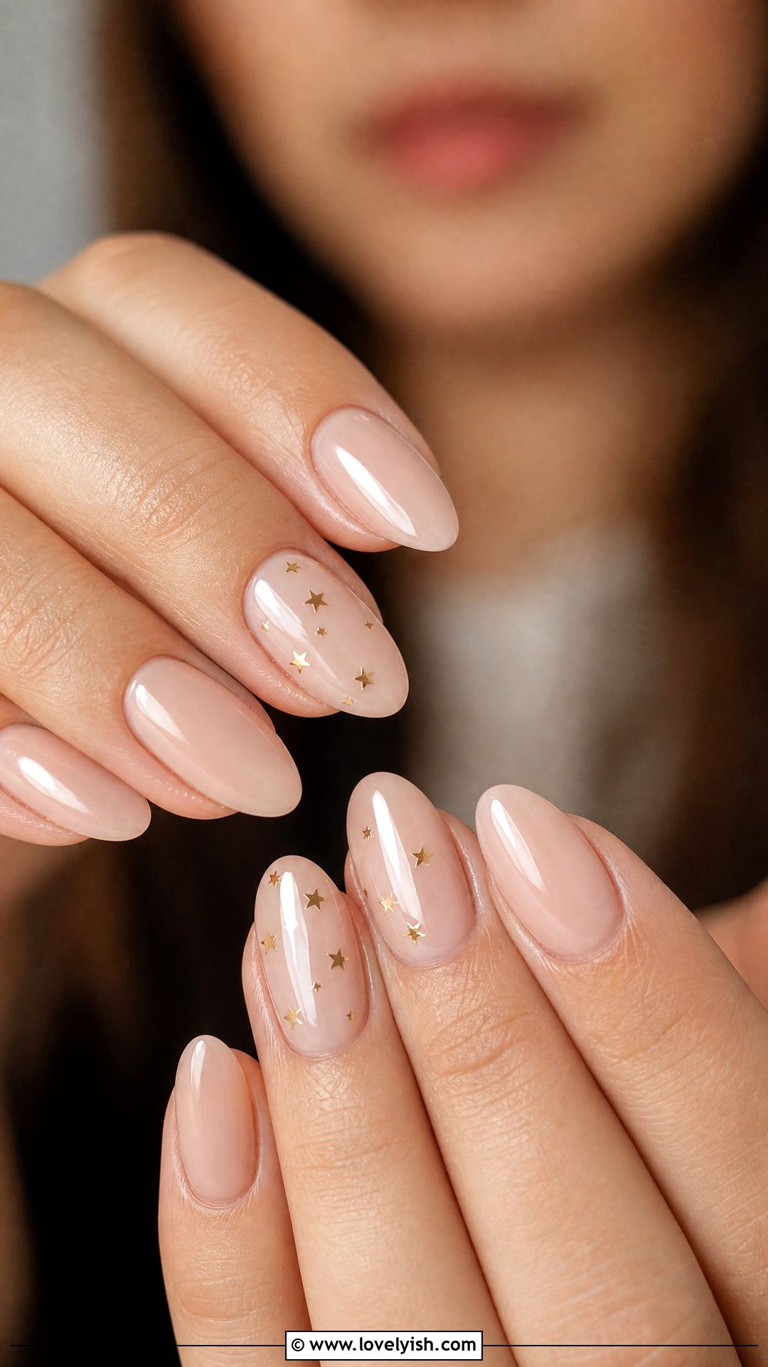 Nude Star Accent Nails - 50 simple nail art - 50 simple nail art