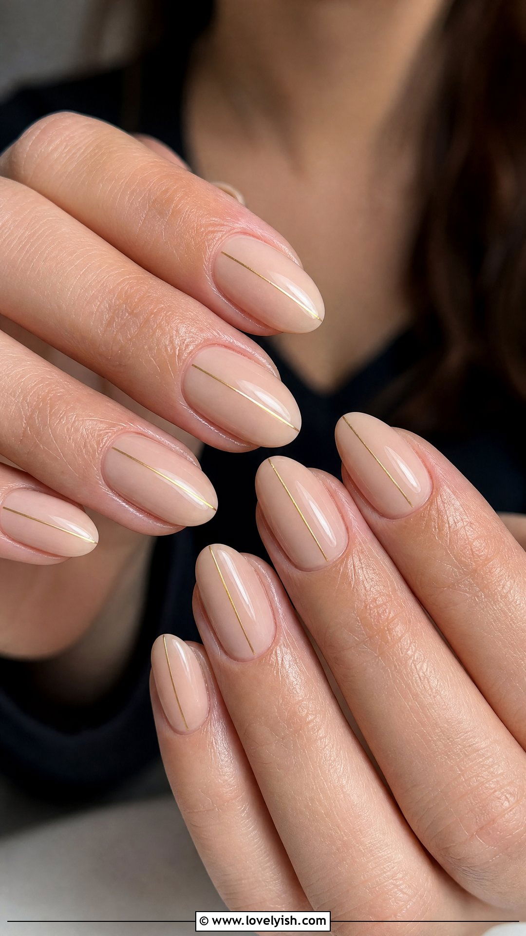 Nude With Gold Pinstripe Nails - 50 elegant nails - 50 elegant nails