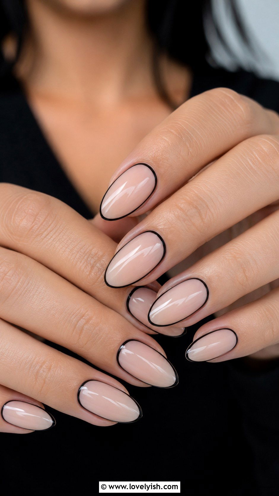 Outlined Almond French Nails - 50 minimalist nails - 50 minimalist nails