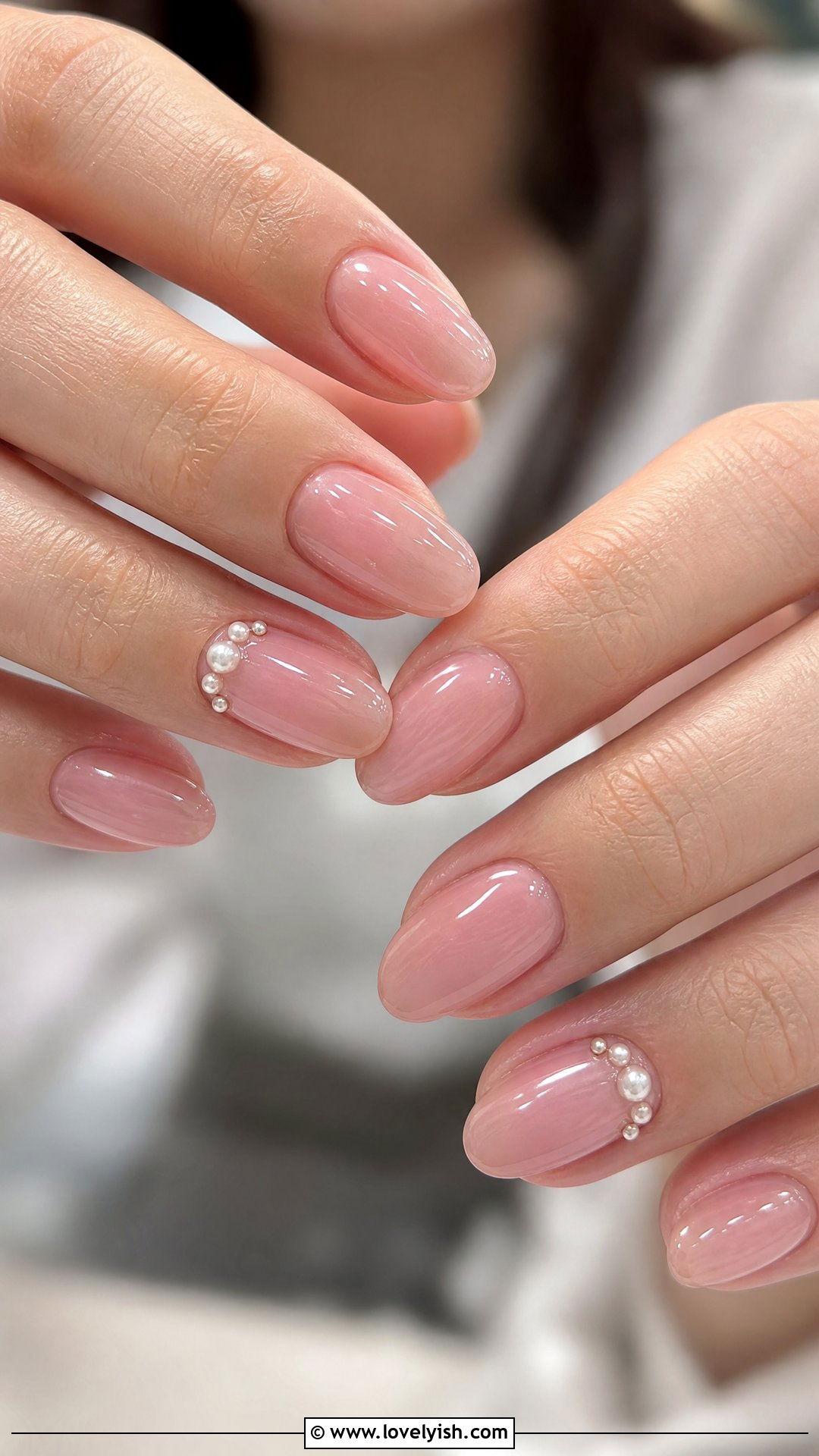 Pearl Accent Pink Nails - 50 simple nail art - 50 simple nail art