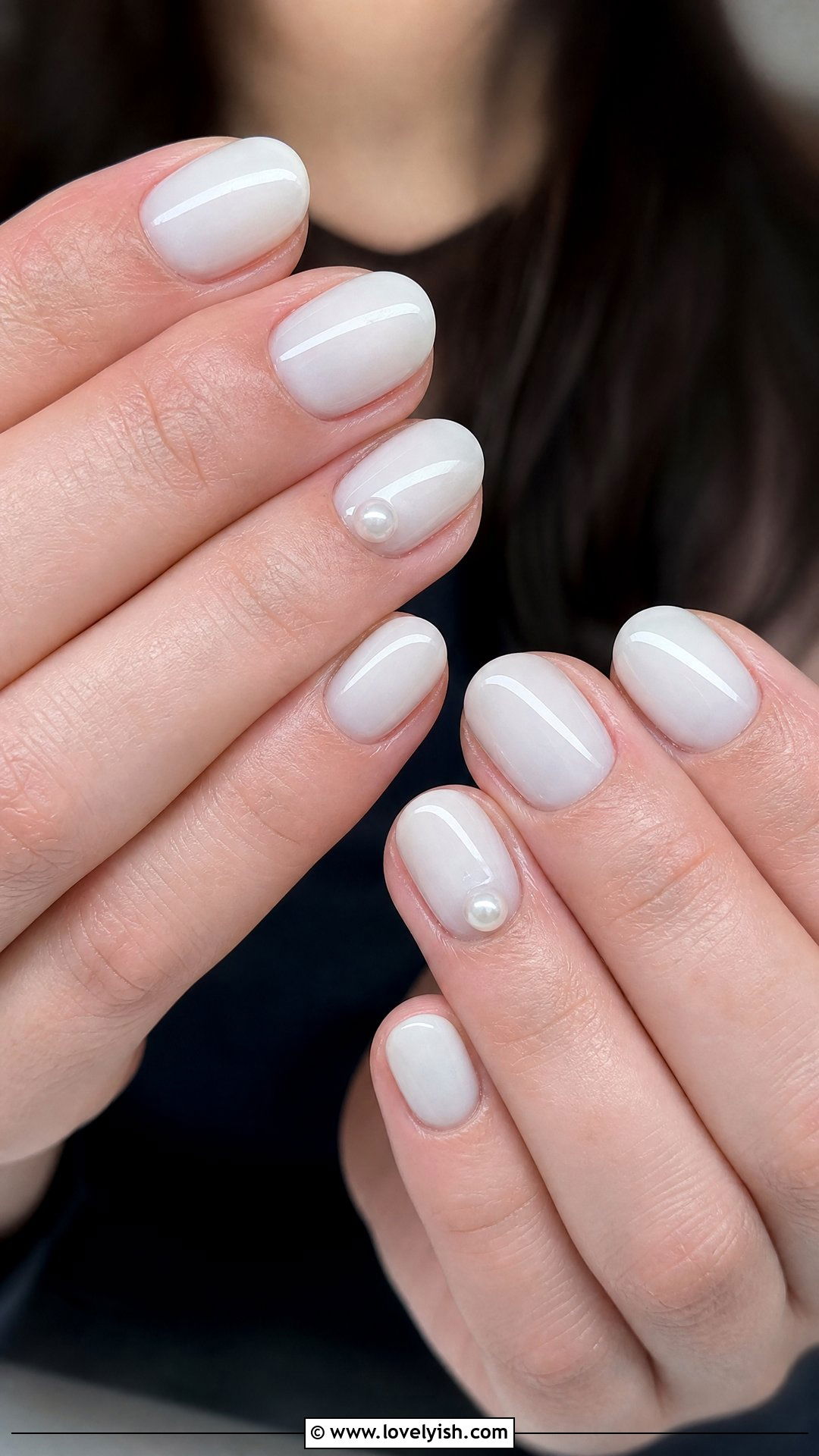 Pearl Accent Short Nails - 50 classy short nail designs - 50 classy short nail designs