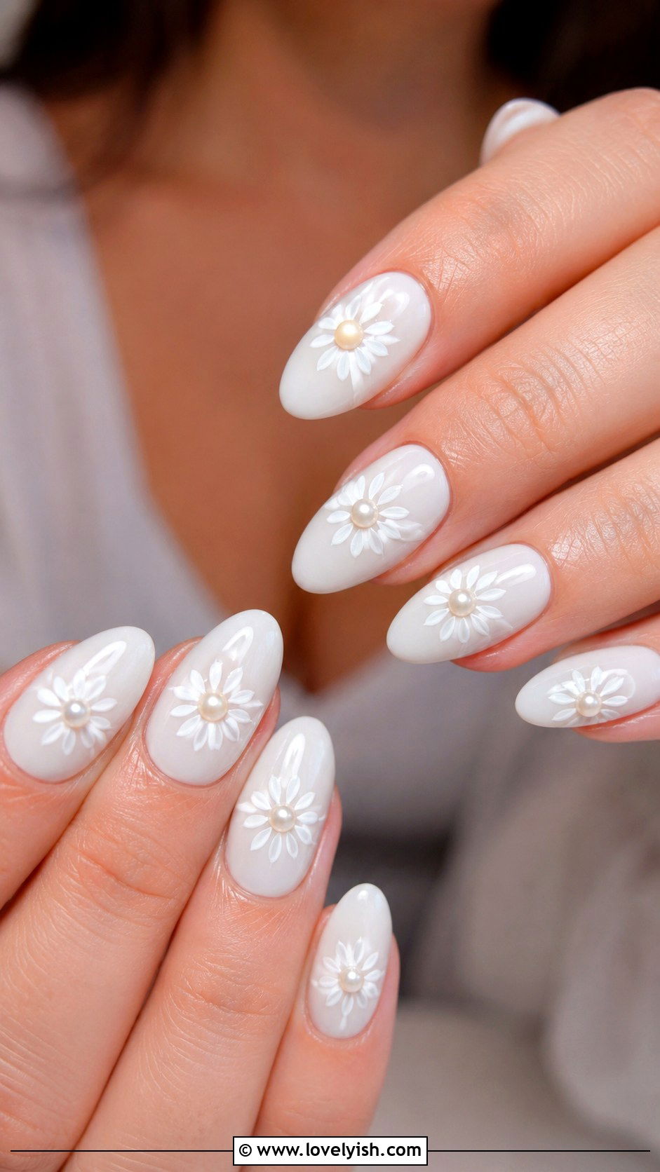 Pearl Center Daisy Nails - 31 flower nail design ideas - 31 flower nail design ideas