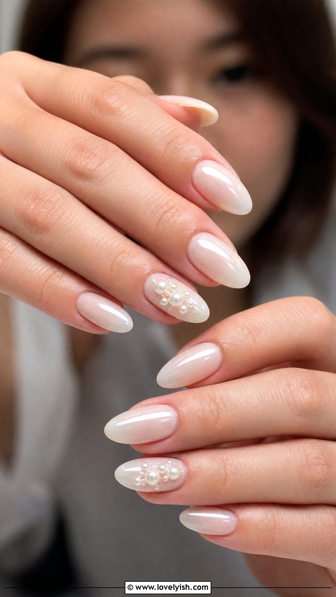 Pearl Drop Accent Nails - 25 beautiful nail designs - 25 beautiful nail designs