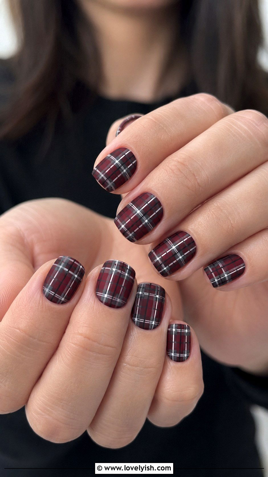 Plaid Grunge Nails - 25 edgy nail designs - 25 edgy nail designs